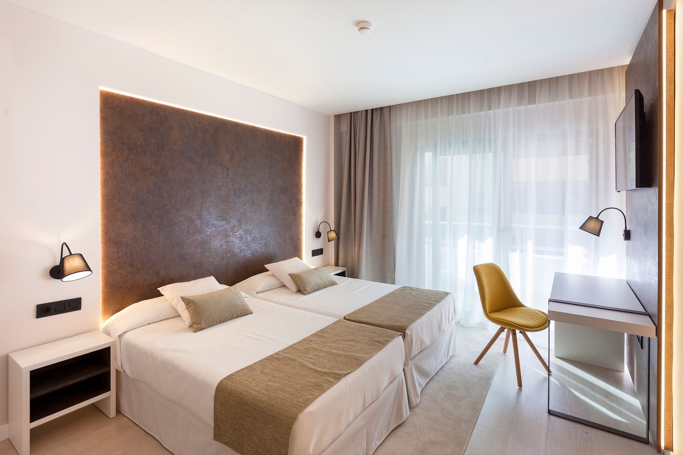 Benidorm-Centre---Adults-Recommended-Room-8