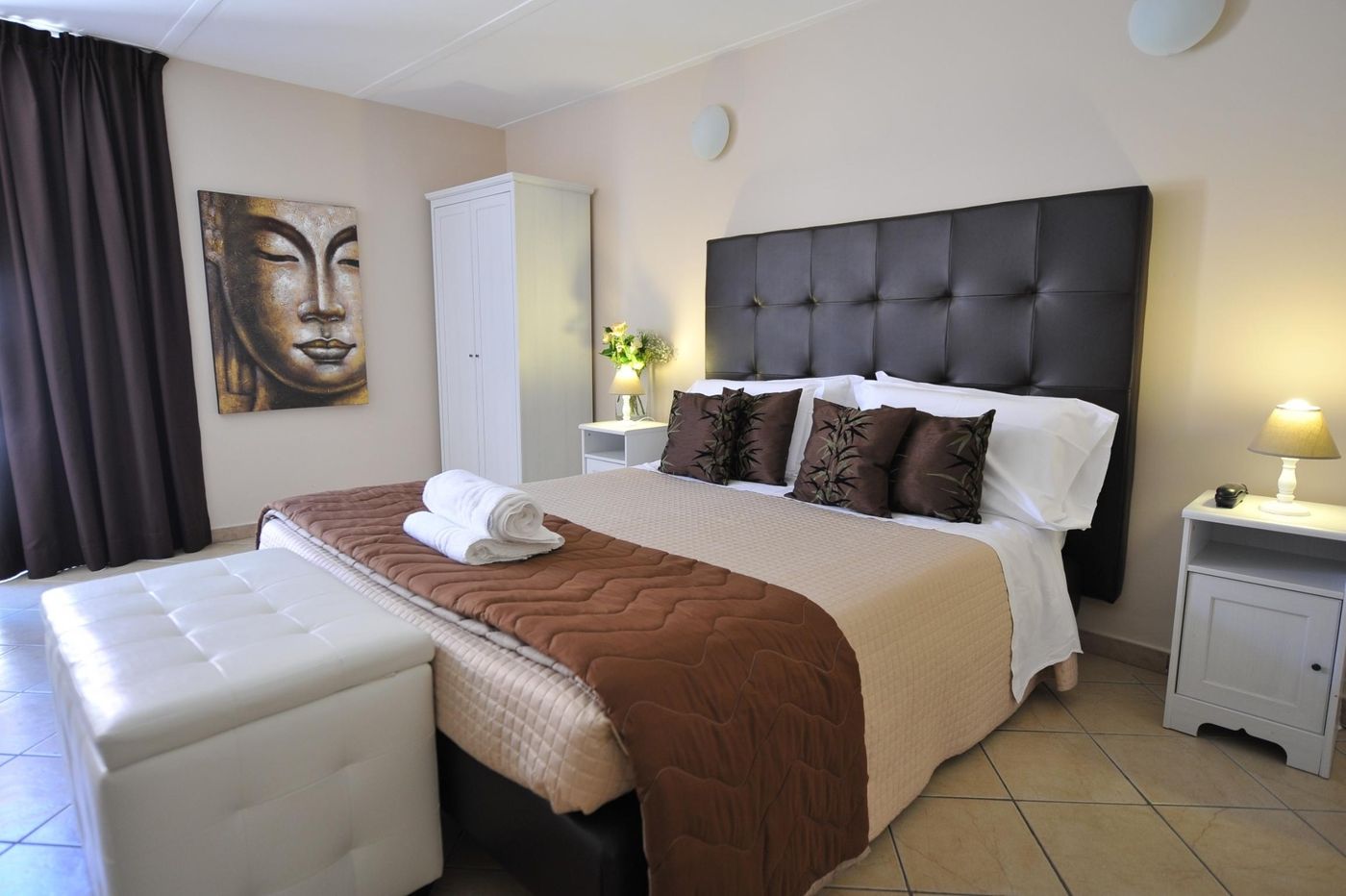 Rivoli-Sorrento-Room-6