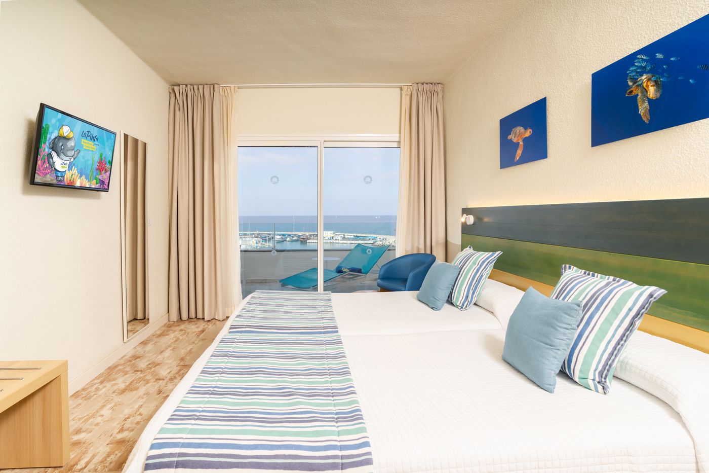 Hovima-La-Pinta-Beachfront-Family-Hotel-Room-12