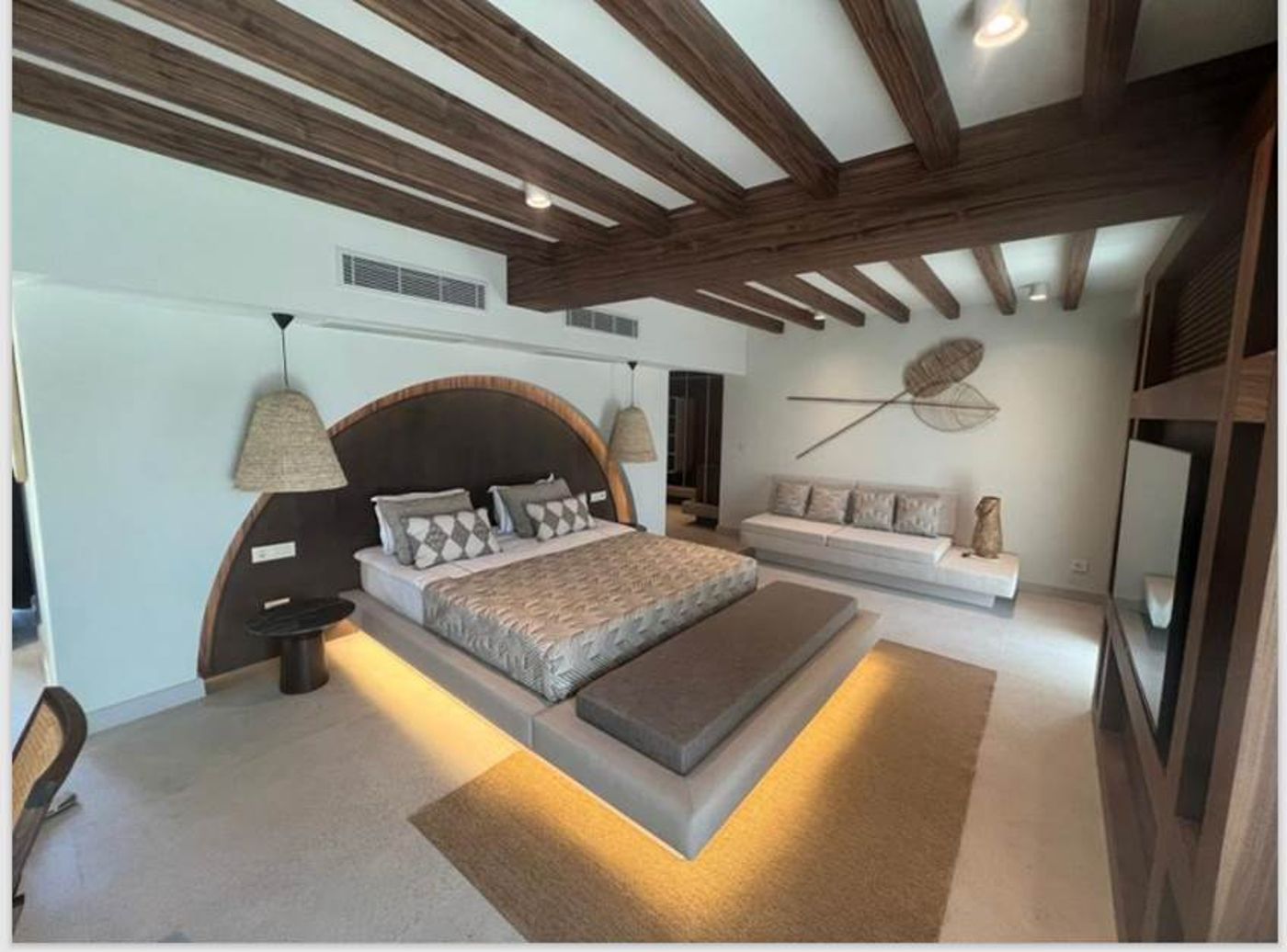 The Norm Collection Door'a 