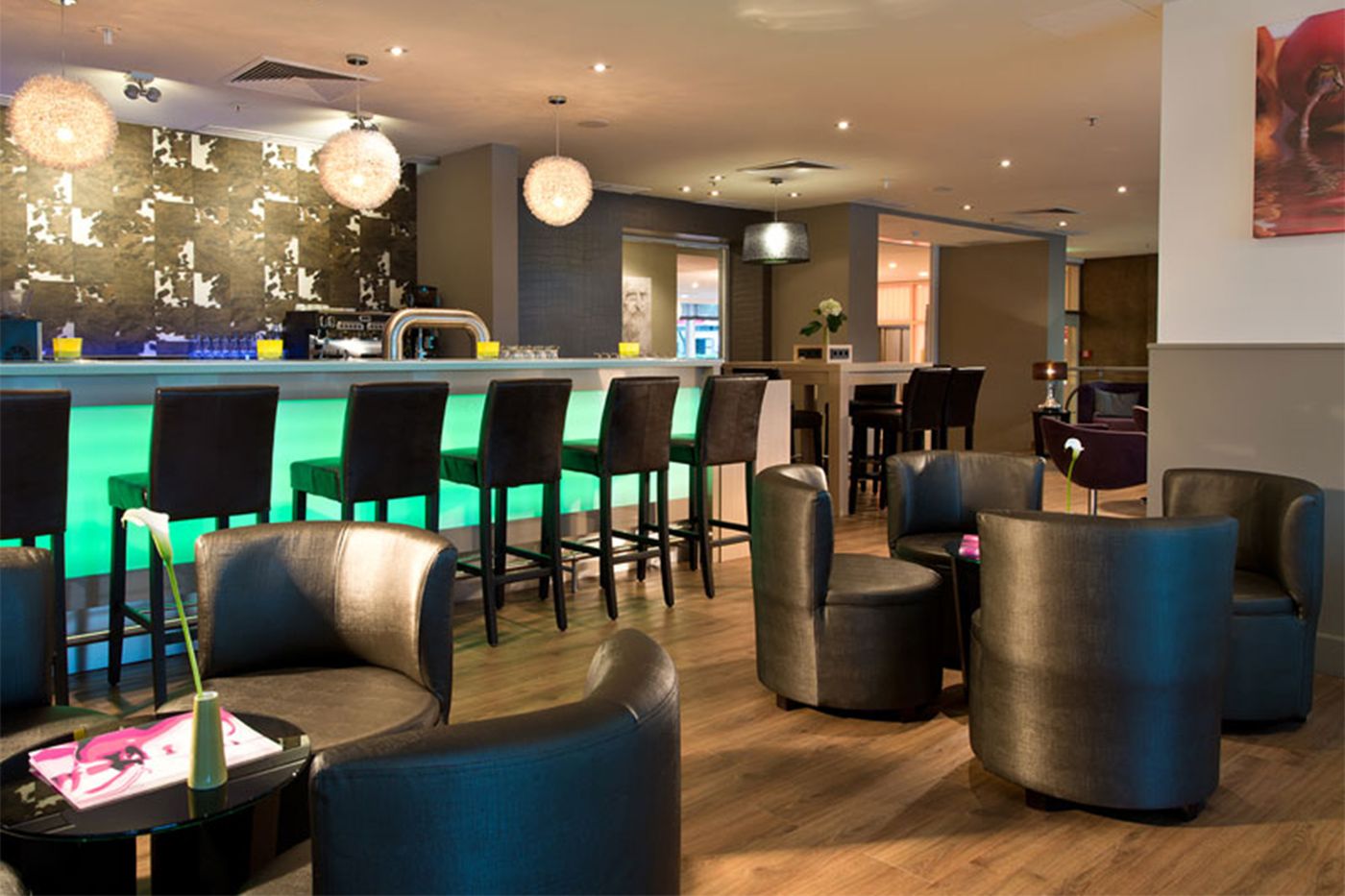 Leonardo-Royal-Hotel-Koeln-Am-Stadtwald-Bar-16