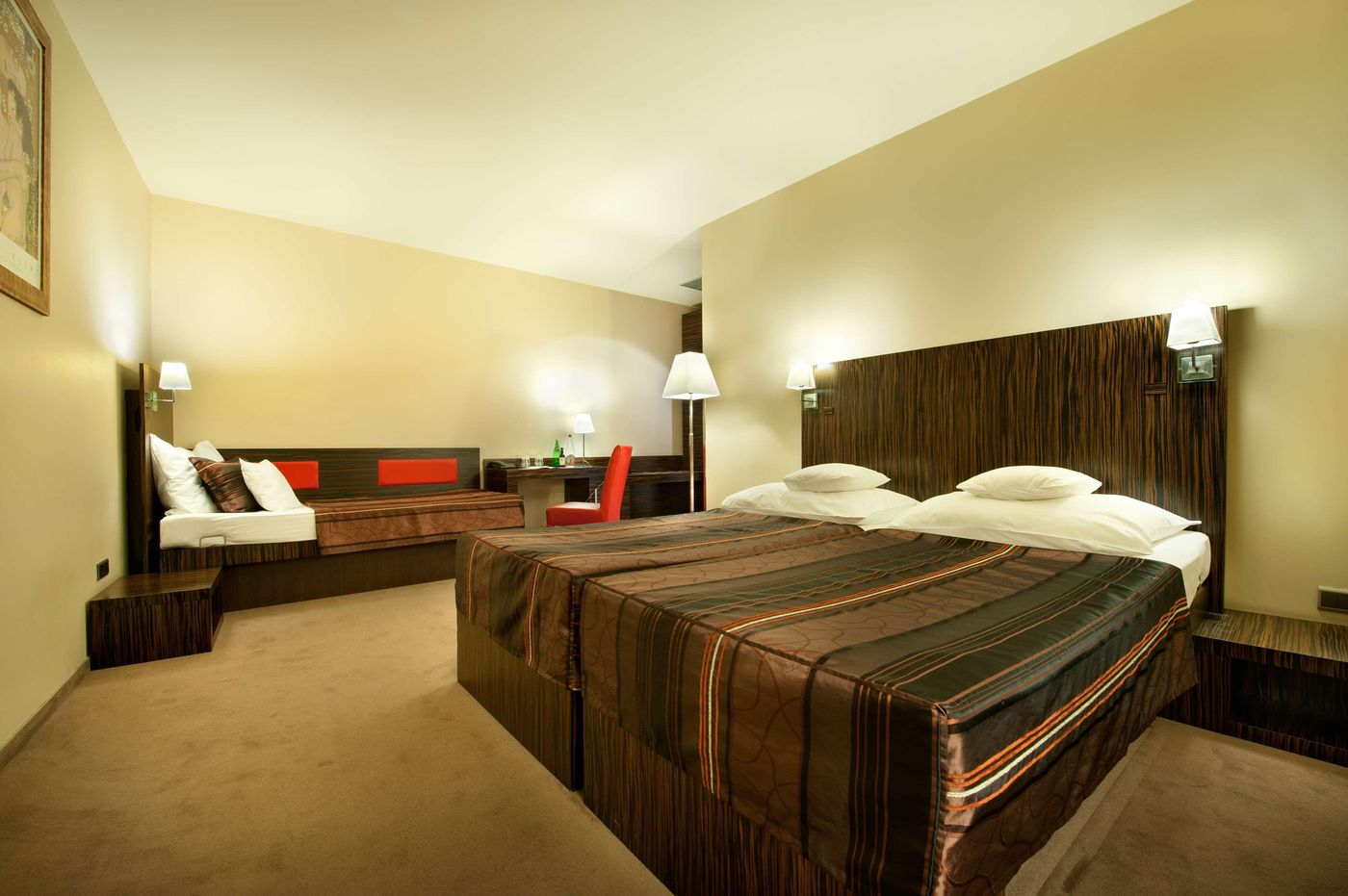 EA-Hotel-Crystal-Palace-Room-11