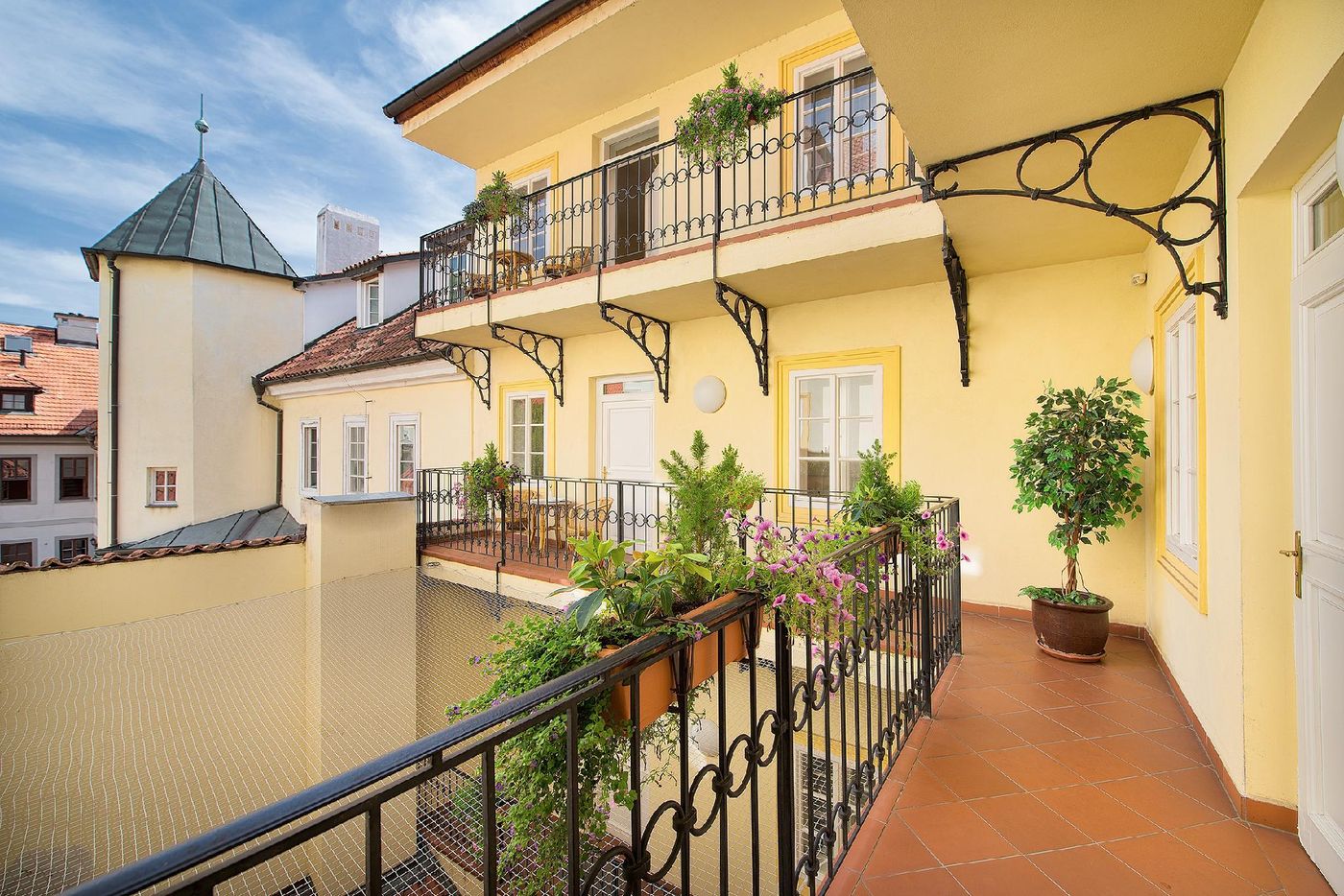 Boutique-Hotel-Constans-General-view-1