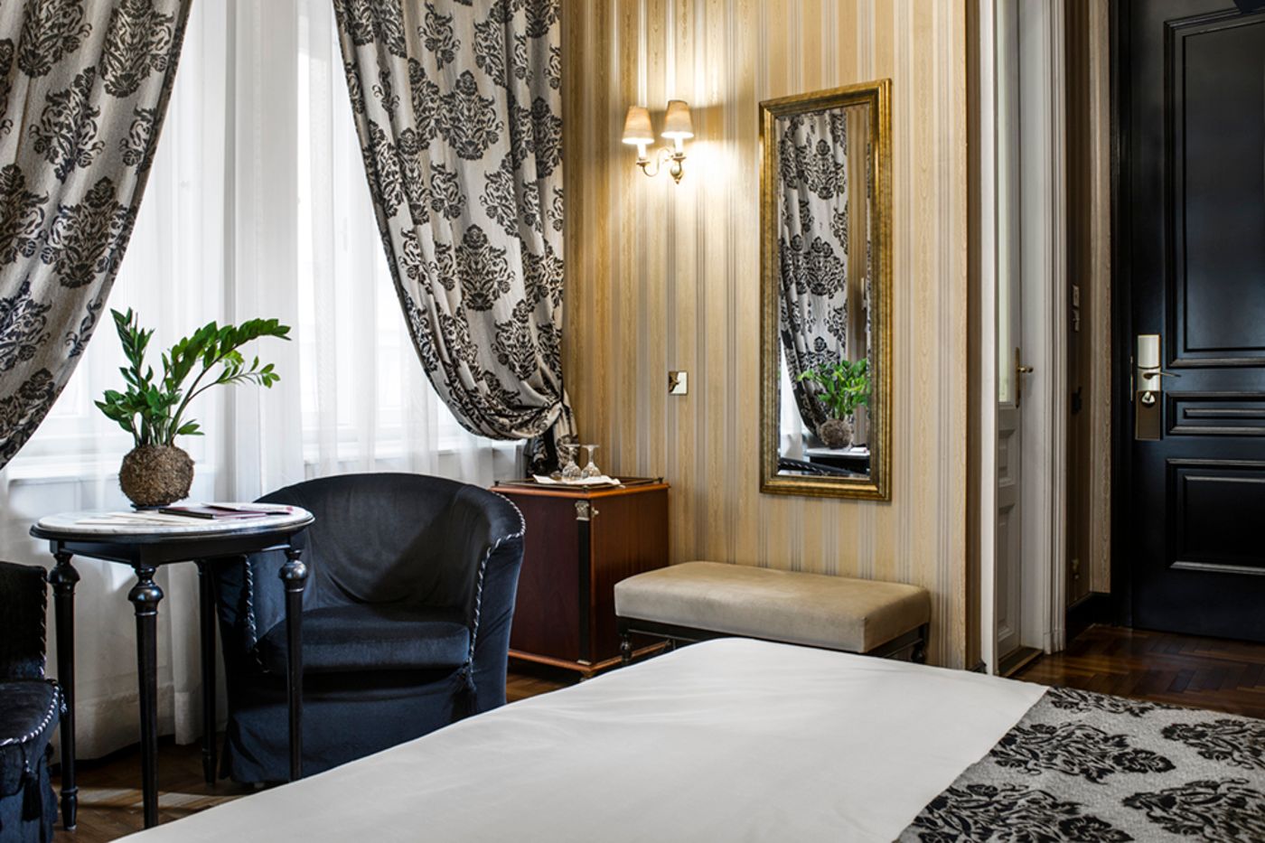 Gerloczy-Boutique-Hotel-Room-4