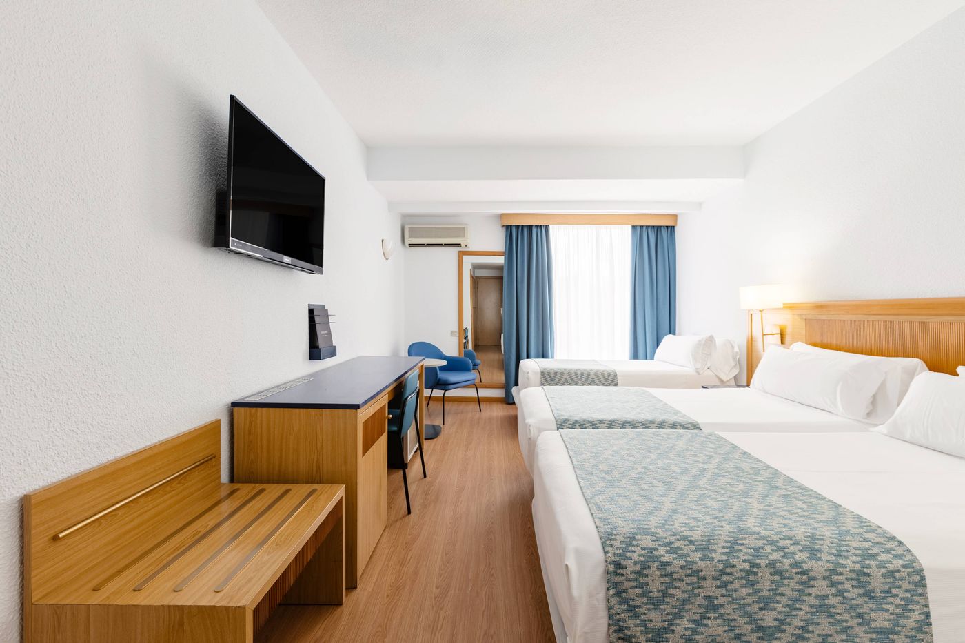 Catalonia-las-Vegas-Room-30