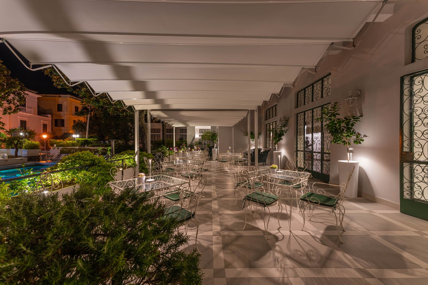 Majestic-Palace-Bar-20