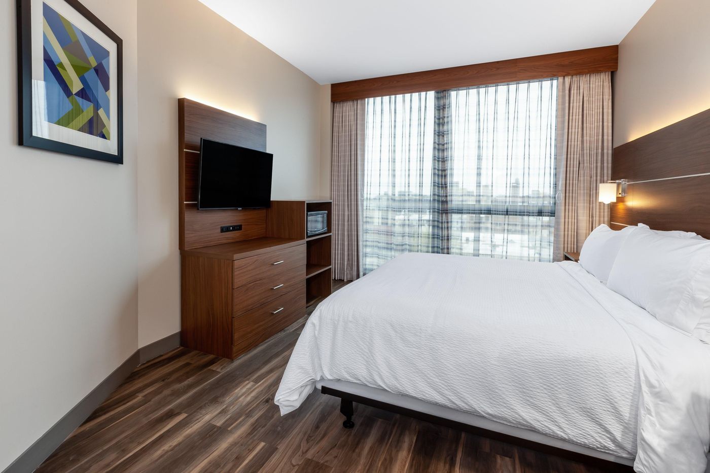 Holiday-Inn-Express-NYC-Brooklyn---Sunset-Park-Room-19