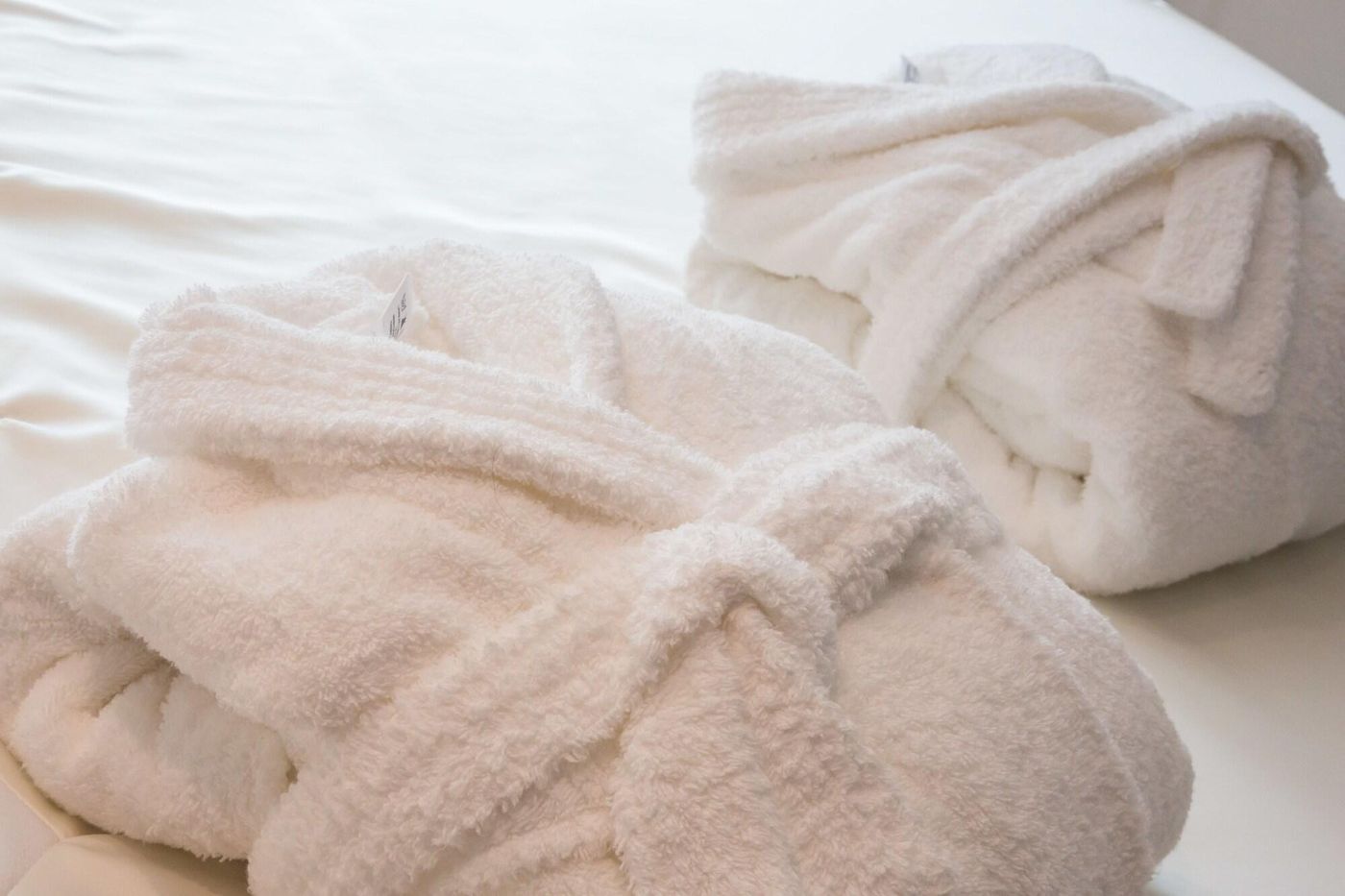 Meraprime-Gold-Design-Hotel-Room-36