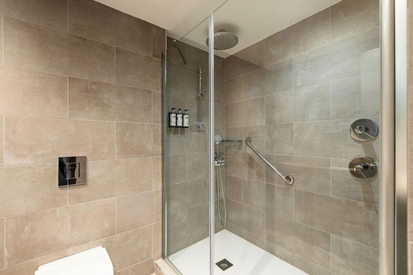 Catalonia-Oro-Negro-Room-36