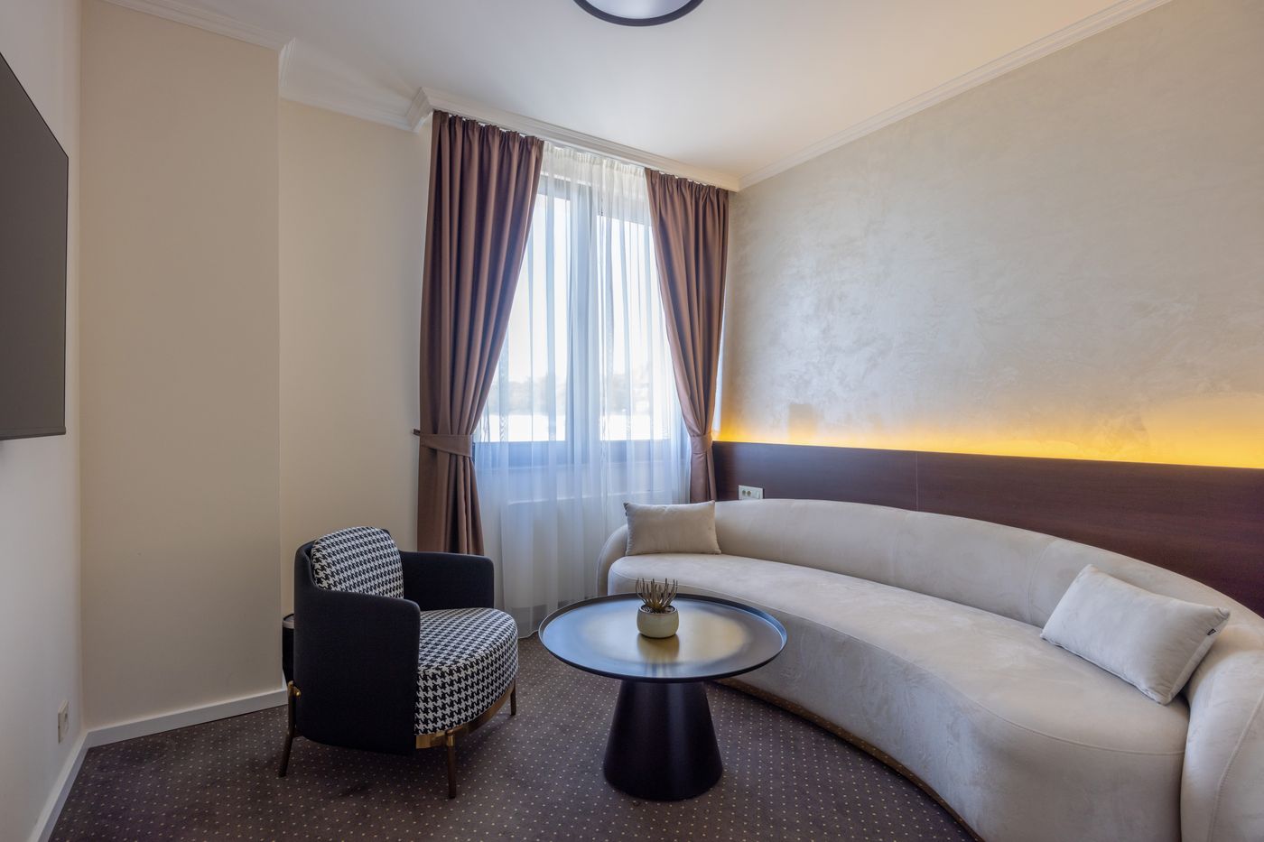 Nobel West-Serbia-Belgrade-Room-9