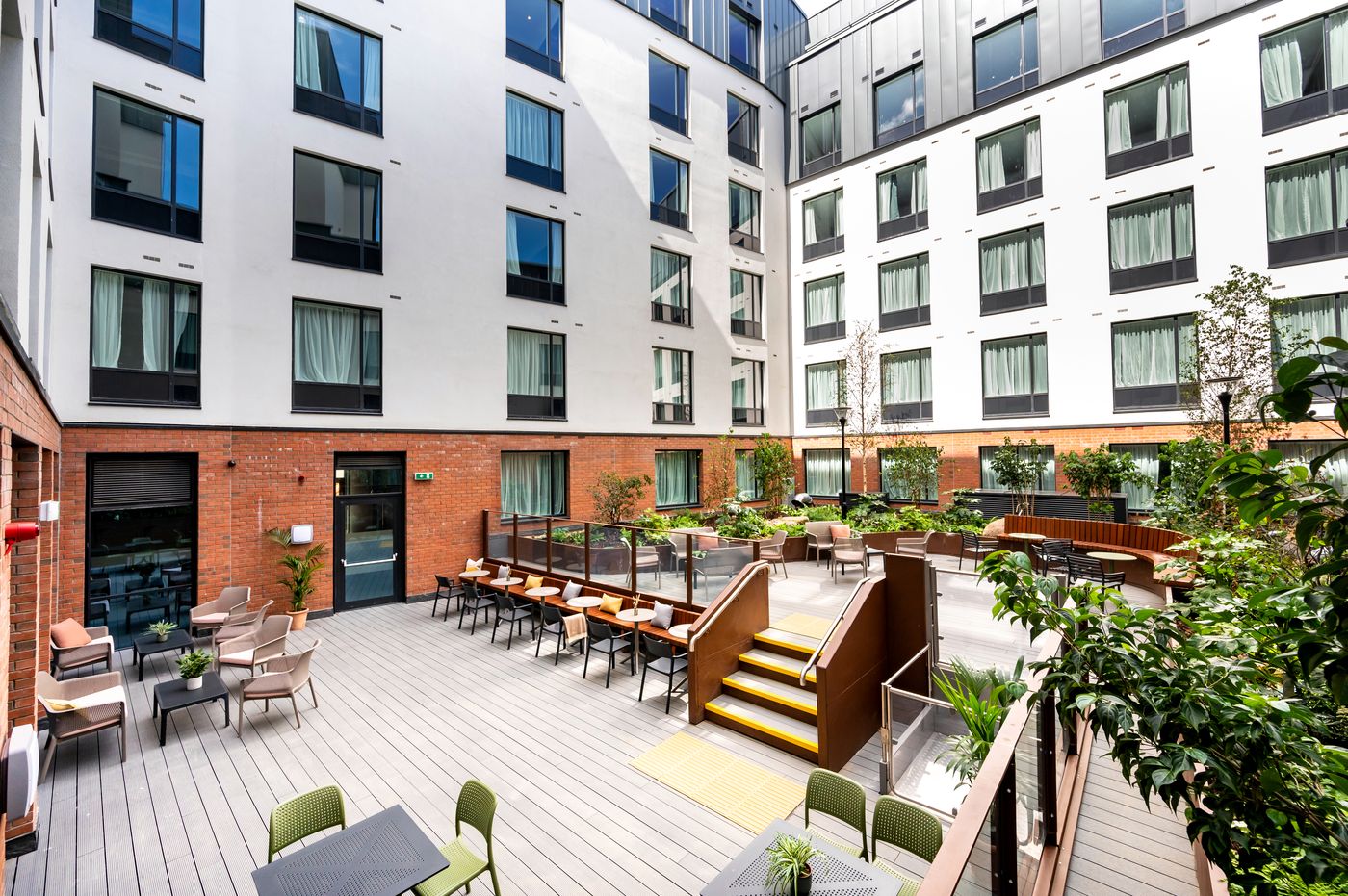 Staycity-Aparthotels-Dublin-City-Centre-Terrace-2
