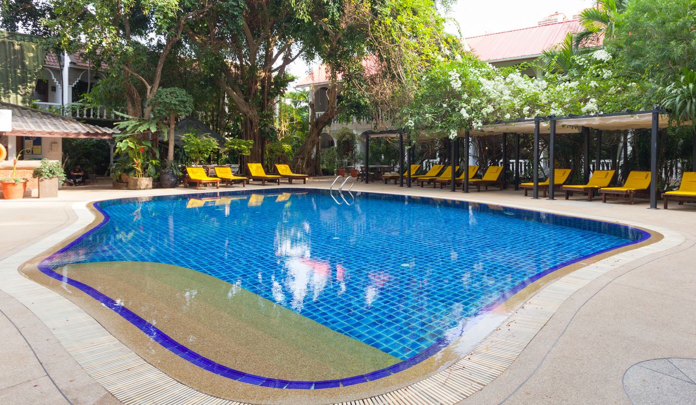 Tropica-Bungalow-Hotel-Pool-1