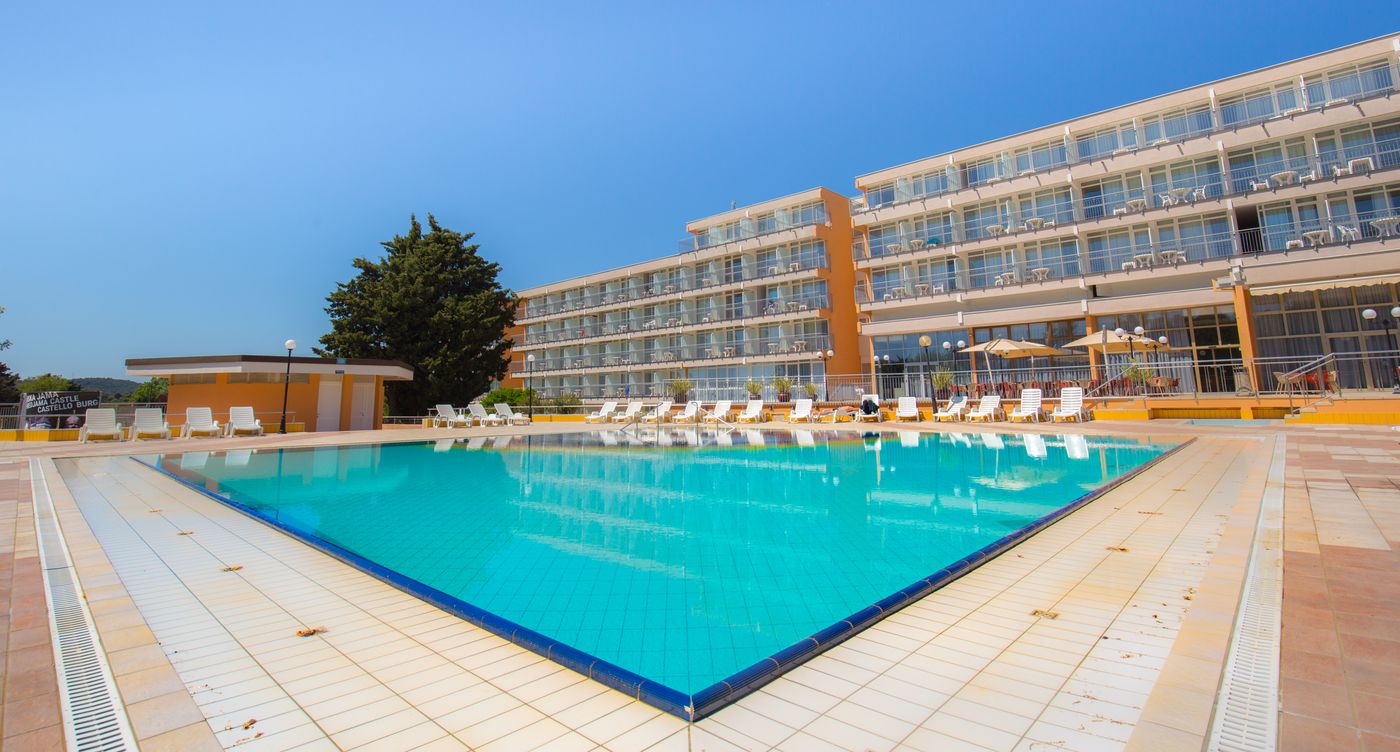 Hotel-Holiday-General-view-1
