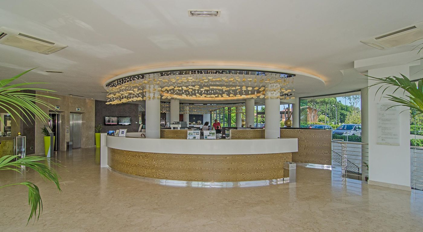Allegroitalia-Pisa-Tower-Plaza-Lobby-3