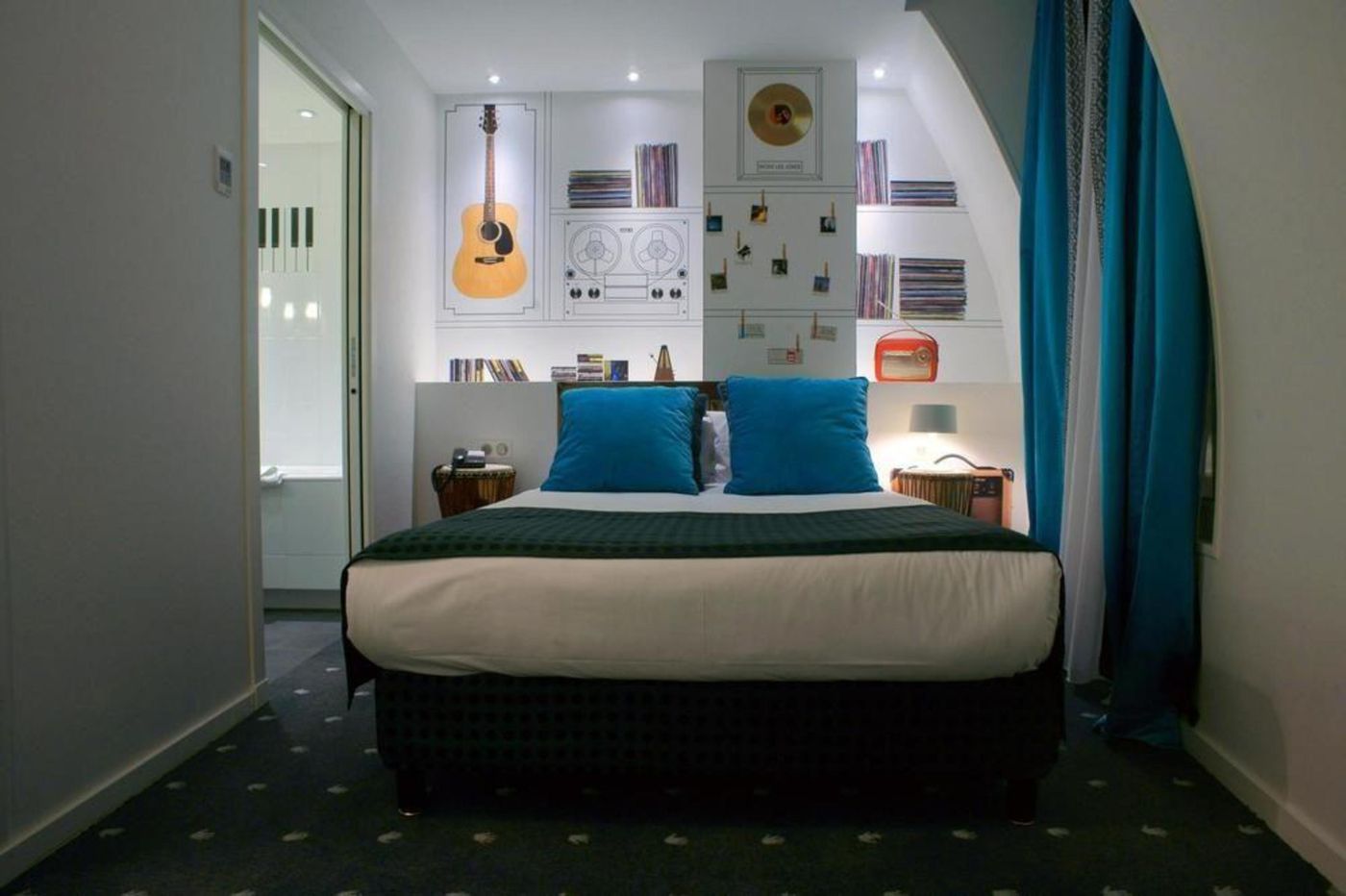 Triangle d'Or - France - PARIS - Room - 7