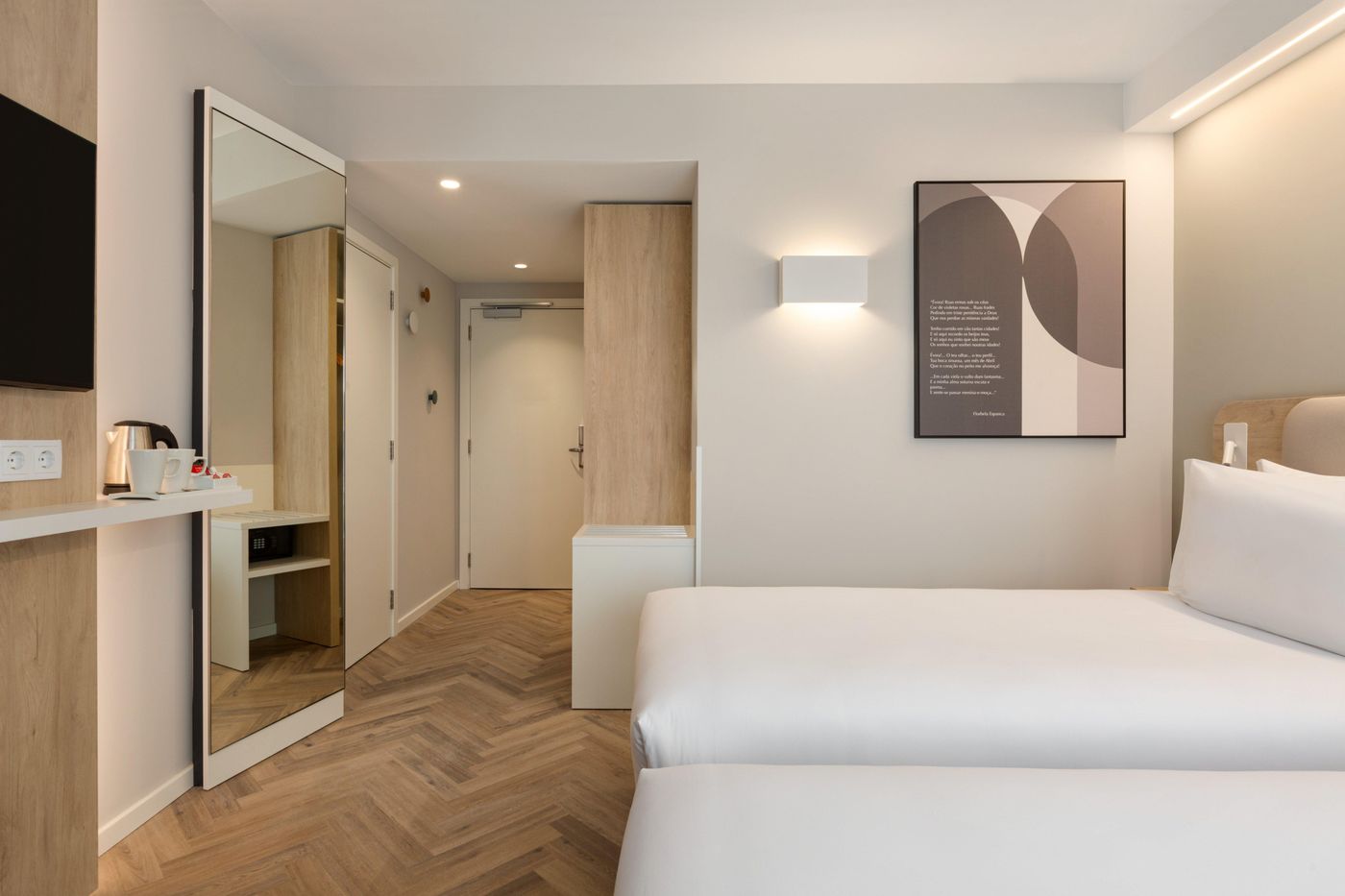 Holiday-Inn-Express-Evora-Room-12