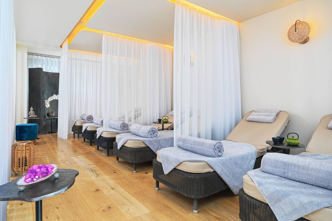 Le-Meridien-St--Julians-Hotel---Spa-Sports-and-Entertainment-71