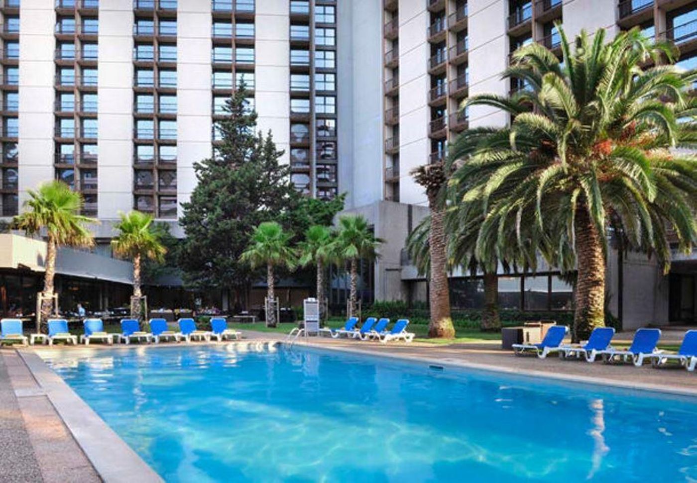 Marriott-Hotel-Lisbon-Pool-77