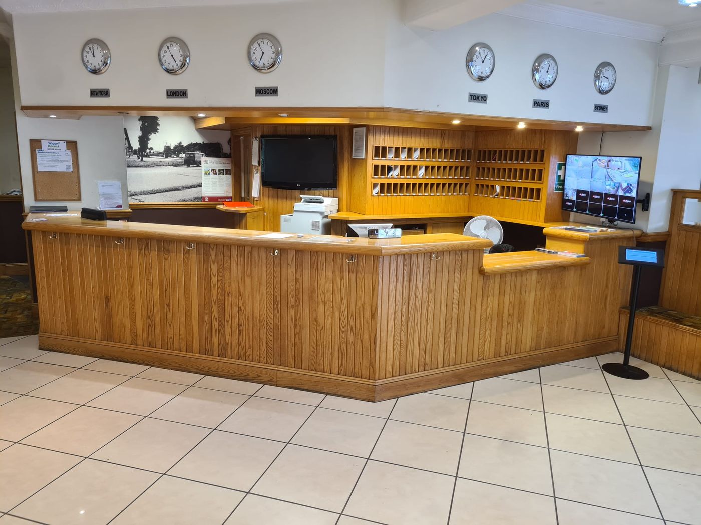 The Greyhound Hotel-United Kingdom-LEIGH-Lobby-3