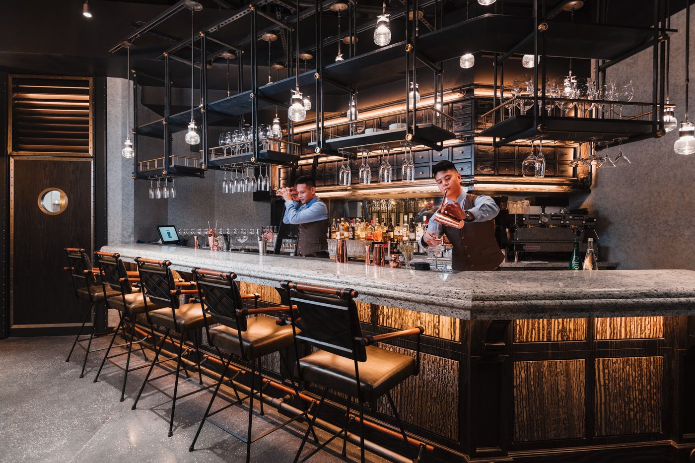 Paradox-Hotel-Vancouver-Restaurant-22