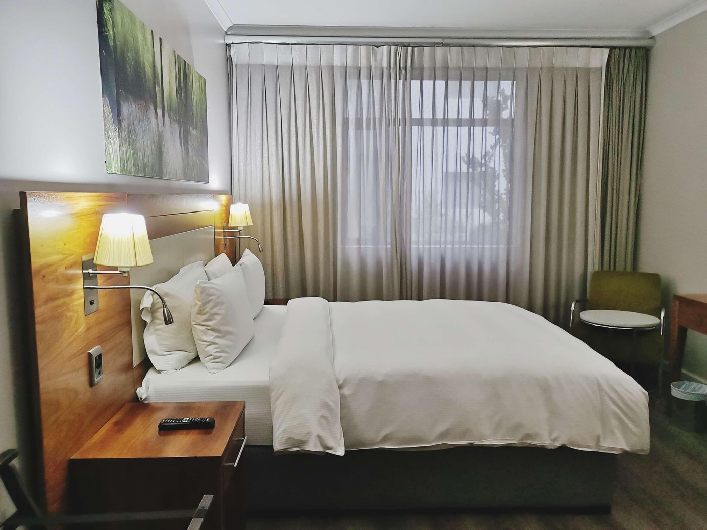 Doubletree-by-Hilton-Cape-Town-Room-44