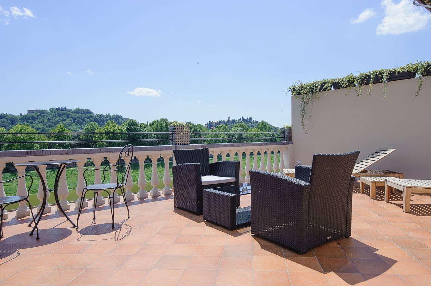 Hotel-Lungarno-Vespucci-50-General-view-36