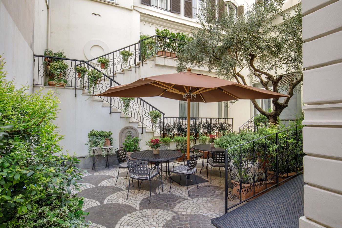 Royal-Court-General-view-64