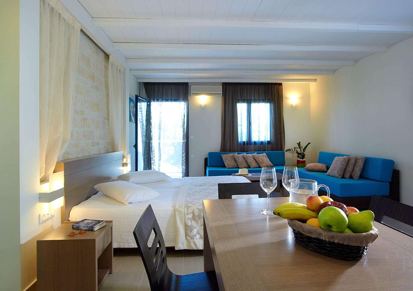 Minos-Village-Room-16