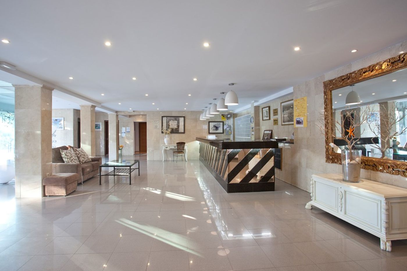 Playamar Hotel and Apartments