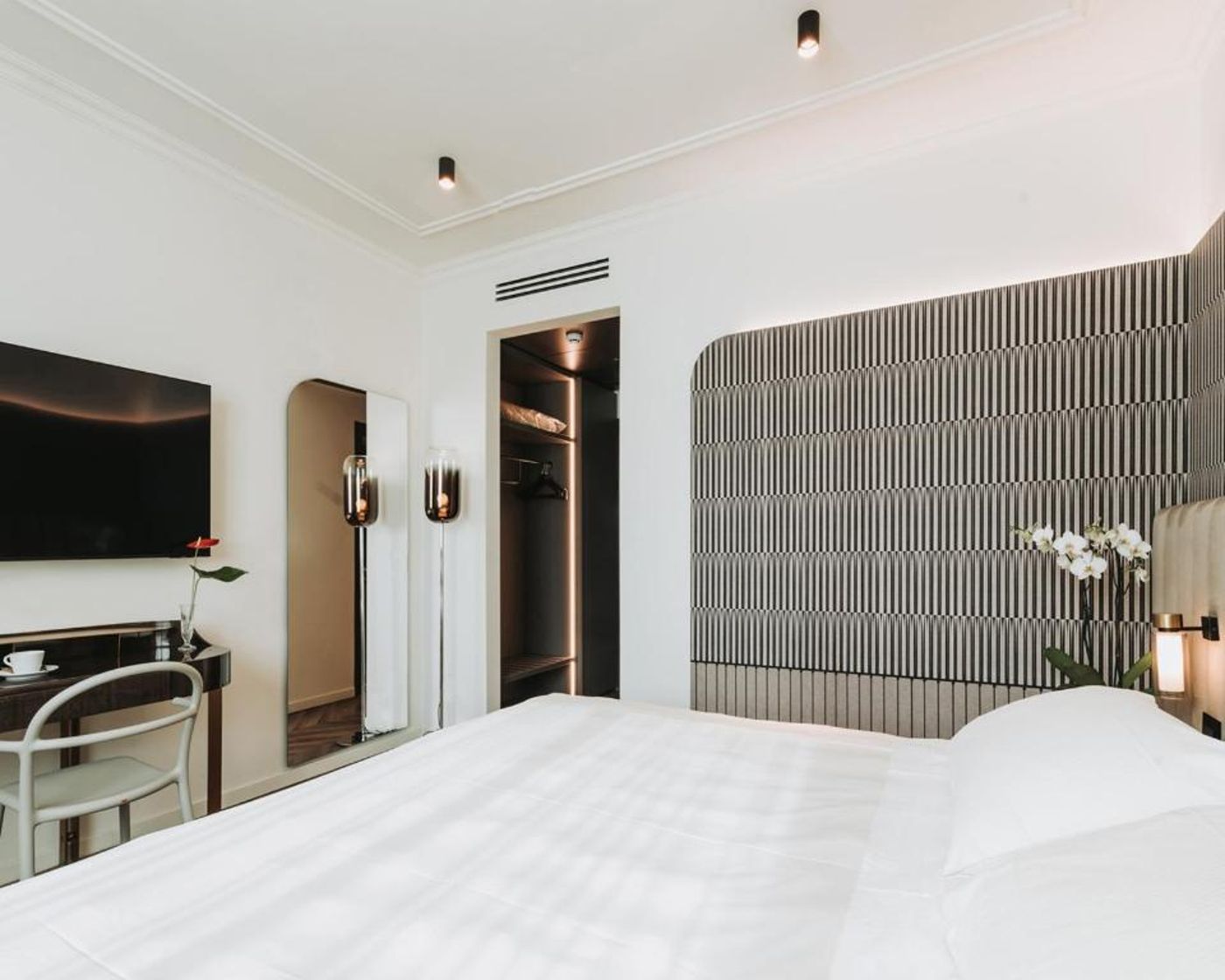 Royal-Garden-Hotel-Room-29