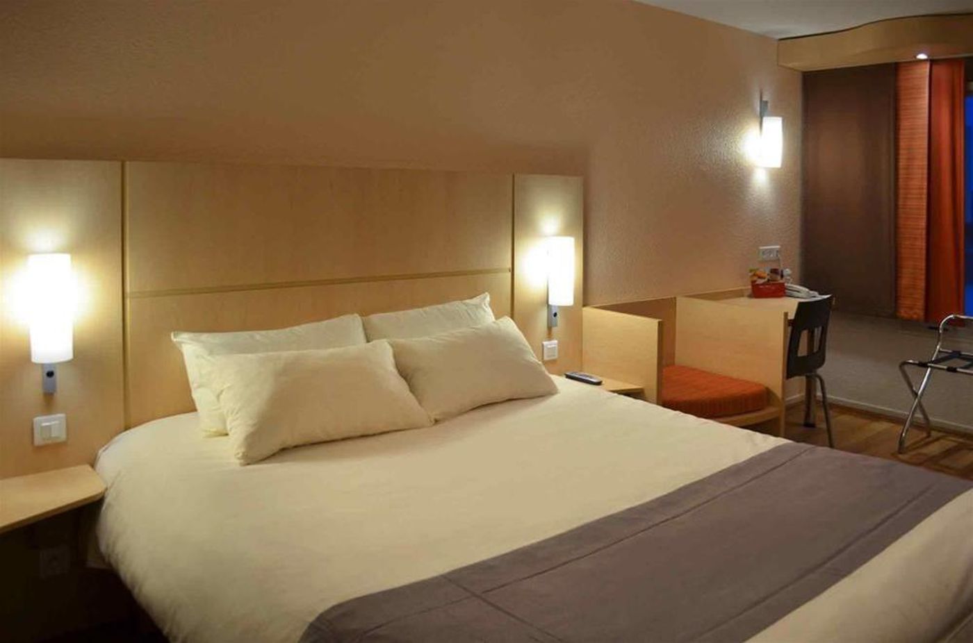 ibis-Cannes-Centre-General-view-15