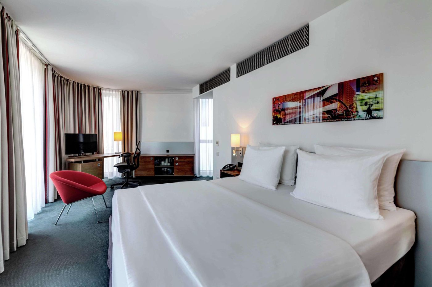 Hilton Garden Inn Stuttgart NeckarPark-Germany-STUTTGART-Room-10