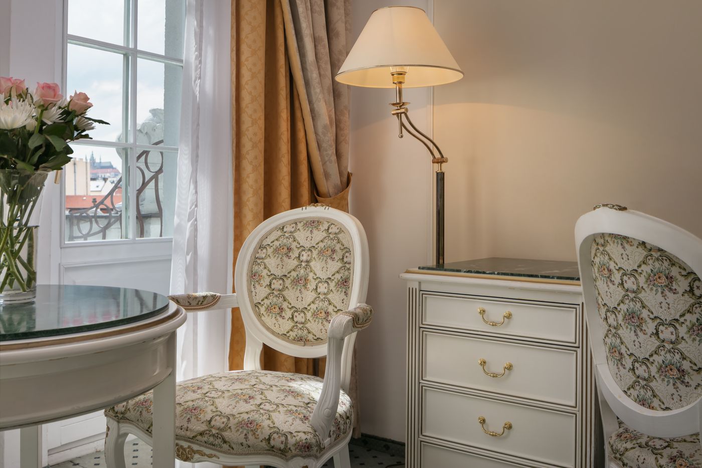 Ambassador-Zlat-----Husa-Room-8