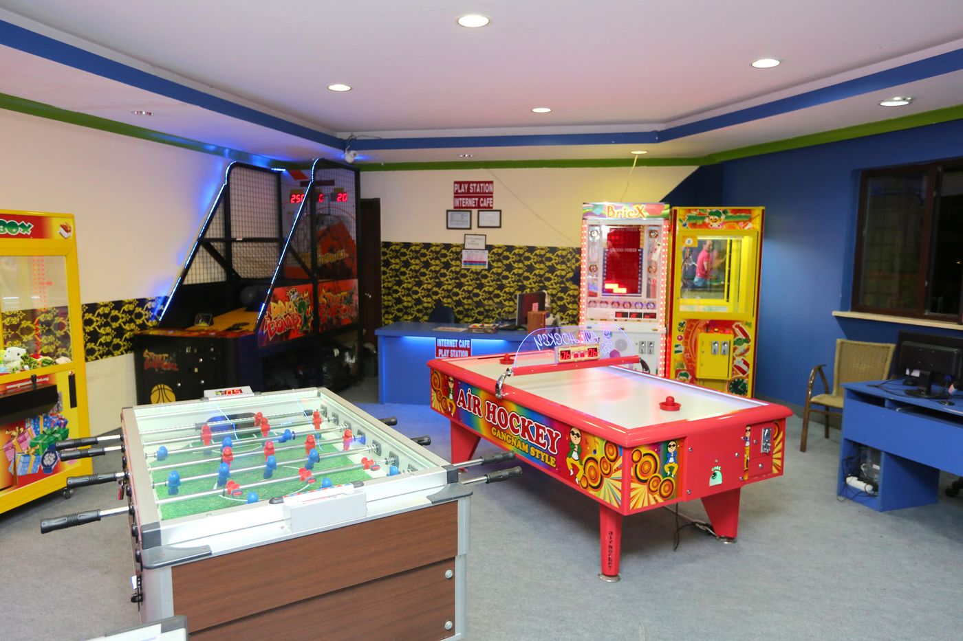 Selectum-Family-Comfort-Side-Sports-and-Entertainment-58