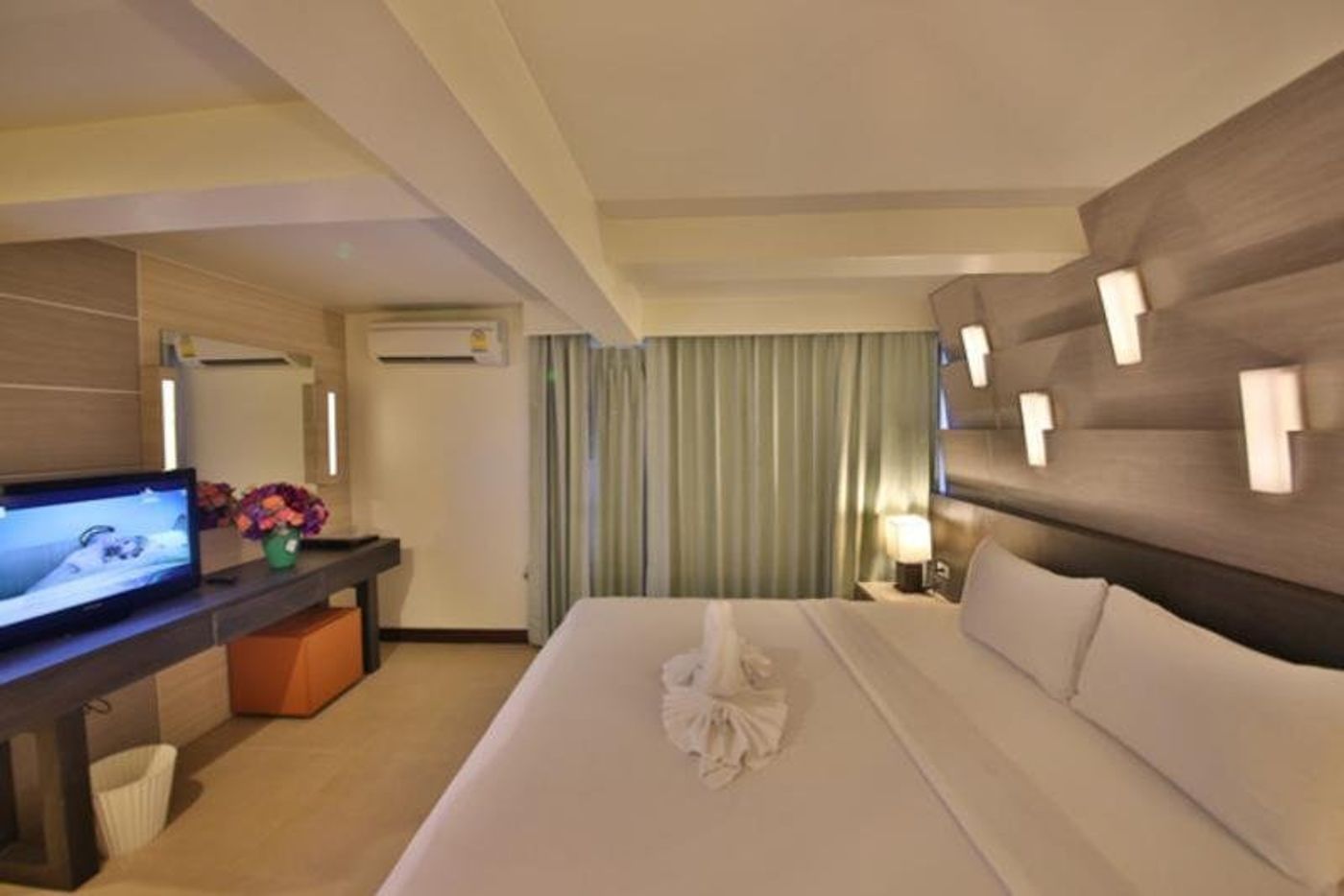 Sunshine Hotel & Residences-Thailand-Chonburi-Room-4