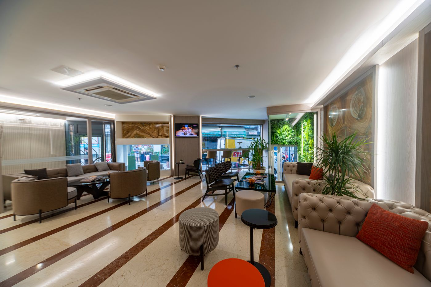 Aprilis-Hotel-Lobby-11