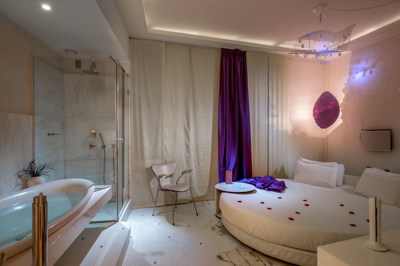 SuiteSistina-For-Brave-Lovers-Room-8