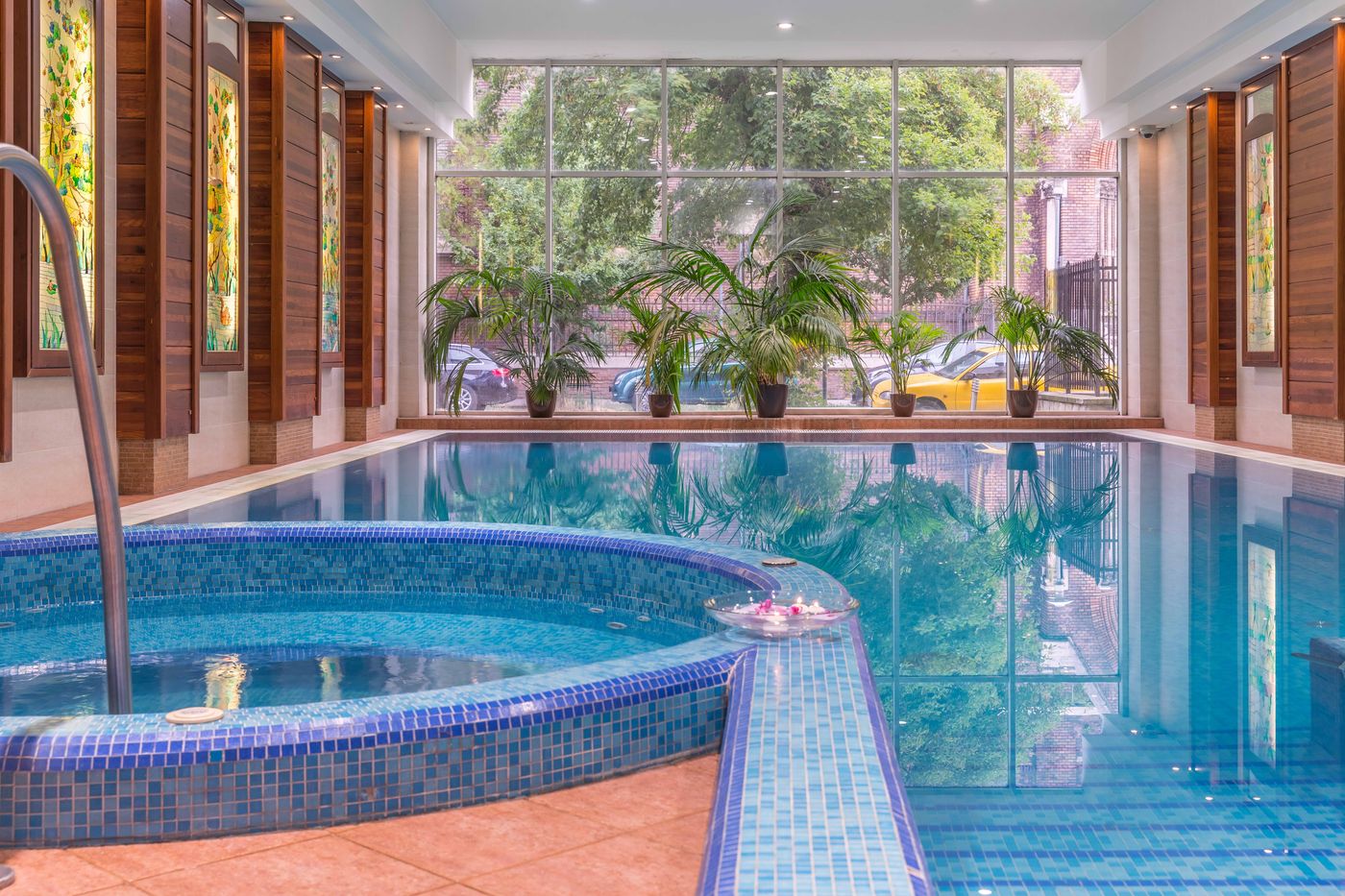 Hotel-Lion-s-Garden-Pool-18