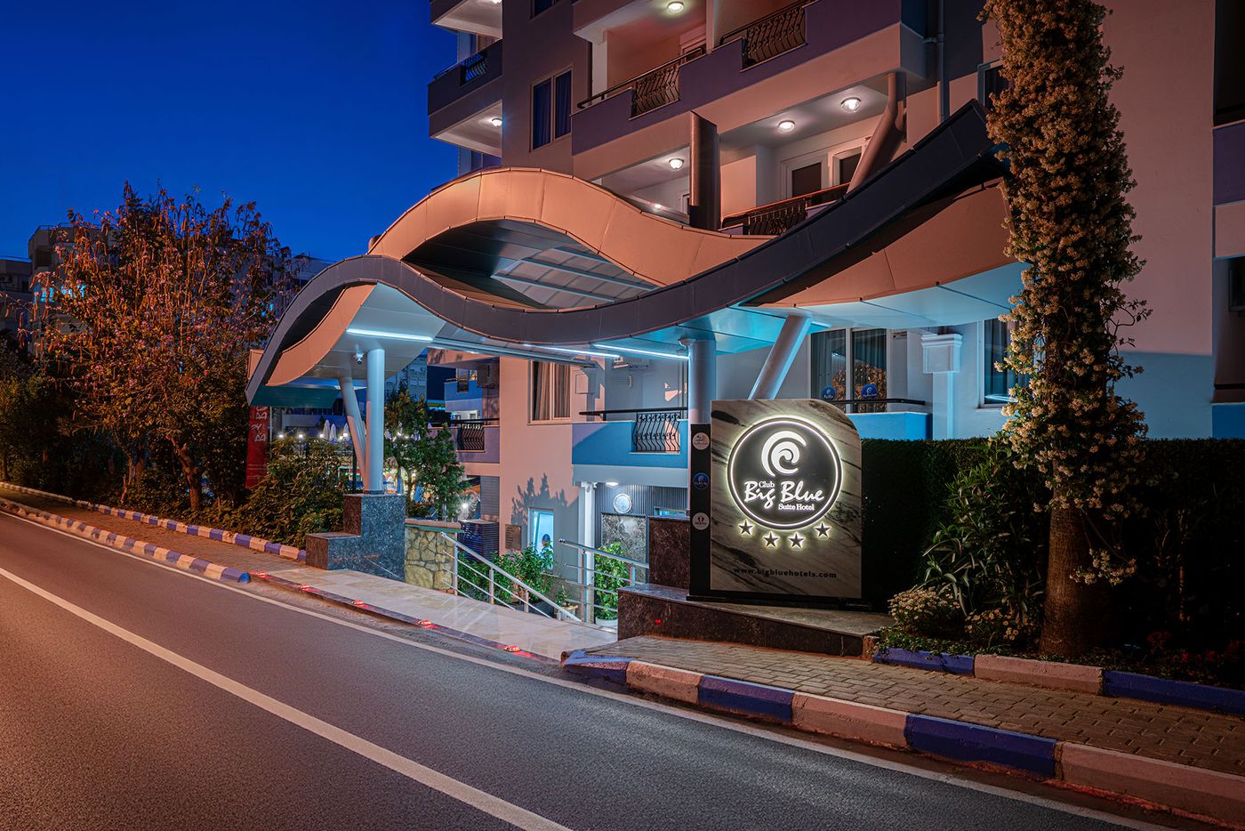 Big-Blue-Suite-Hotel-General-view-16