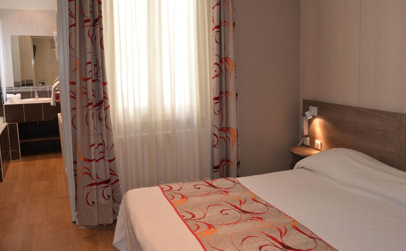 Hôtel Le Revest-France-SAINTE-MAXIME-Room-3