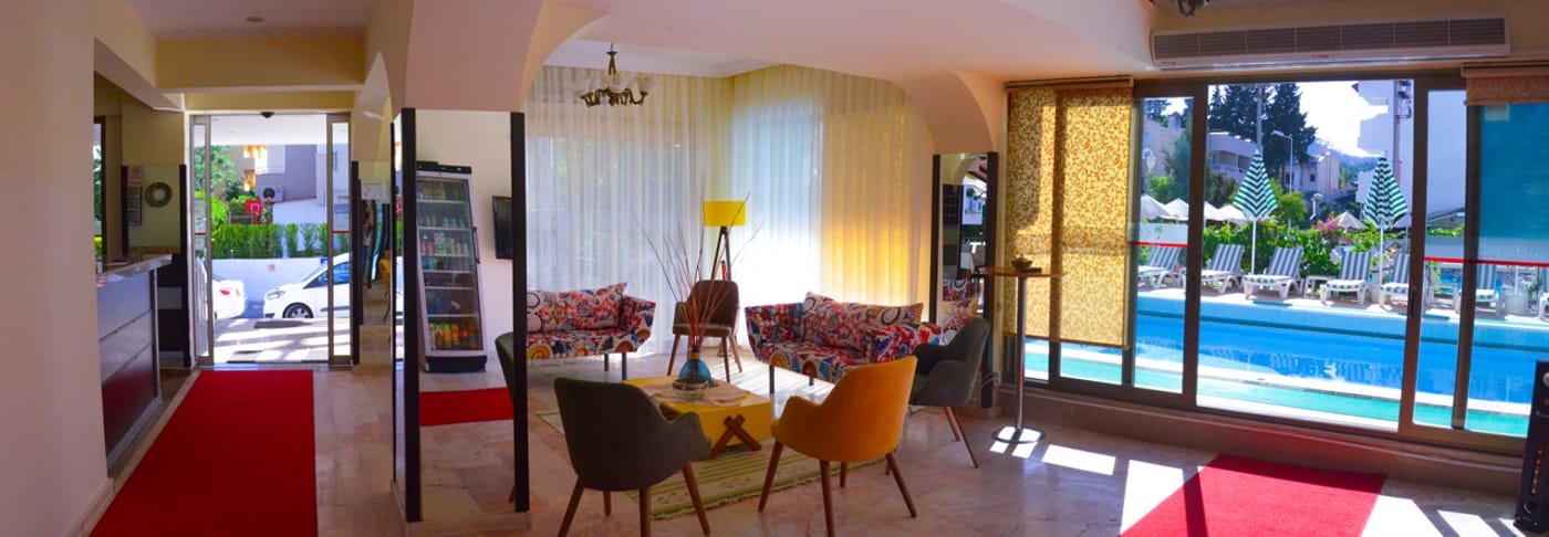 Green-Palm-Hotel-Lobby-17