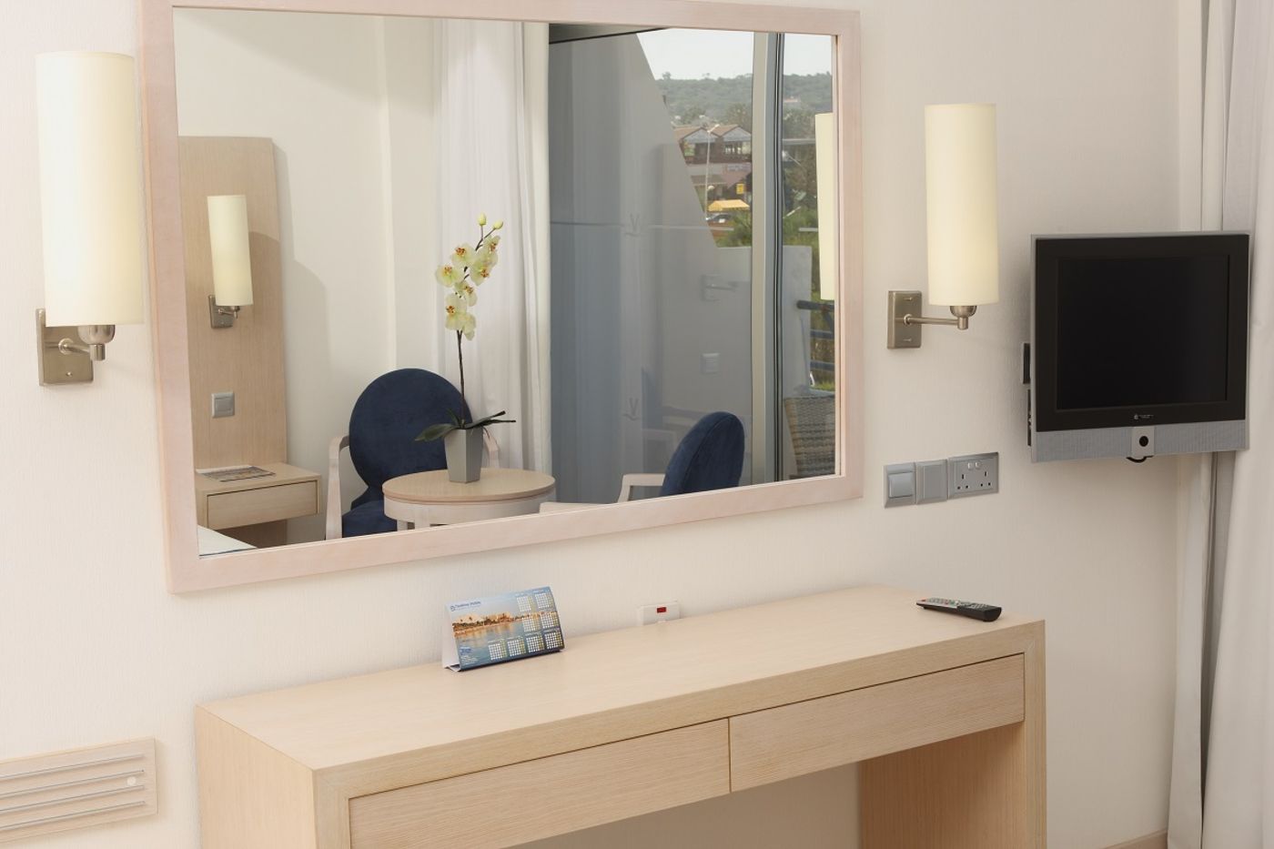 Tsokkos-Vrissiana-Beach-Hotel-Room-21