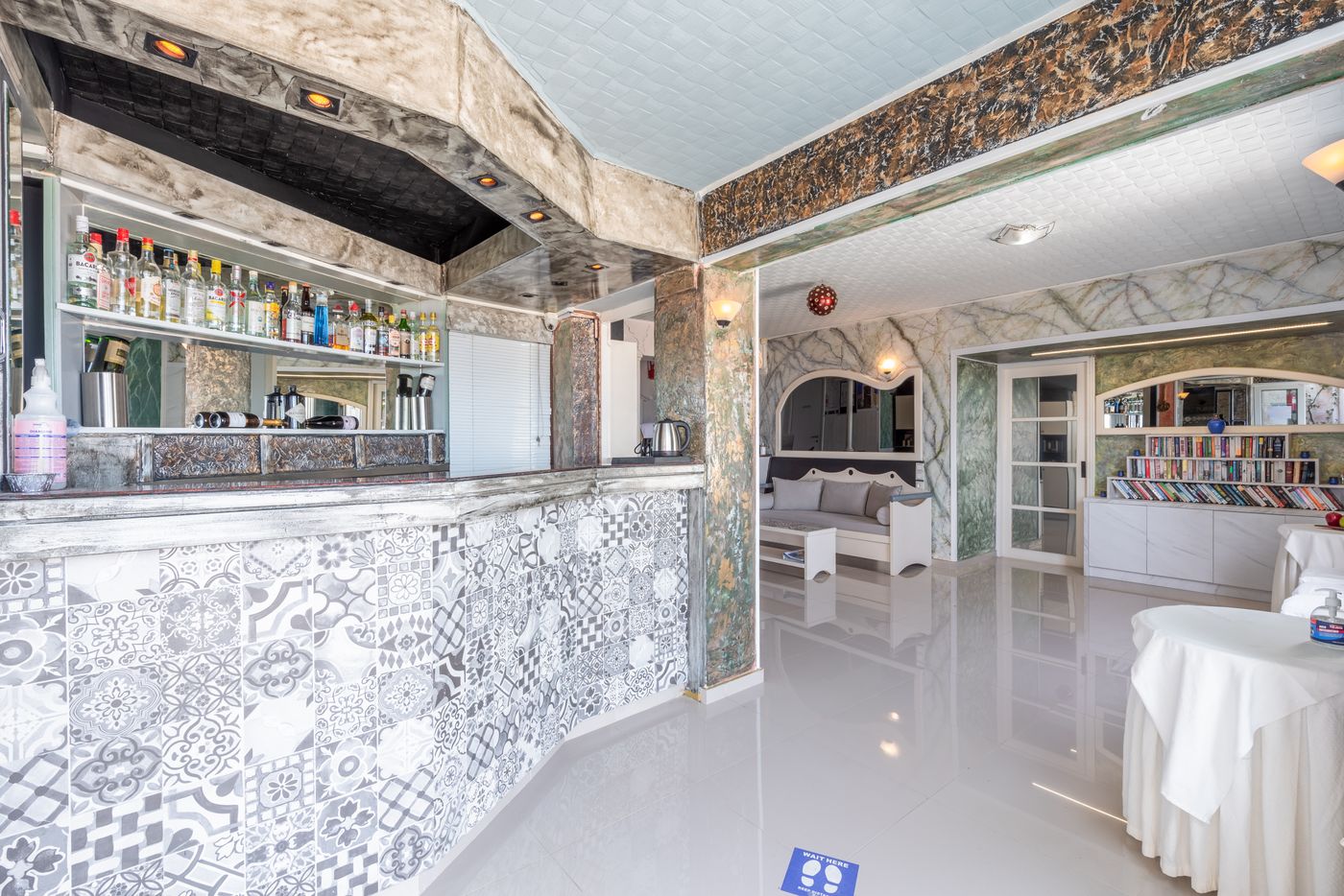 Korifi-Suites-Art-Hotel-Lobby-37