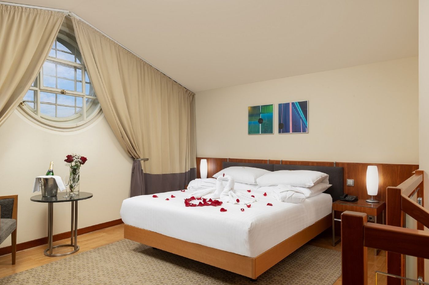 K-K-Hotel-Central-Room-18