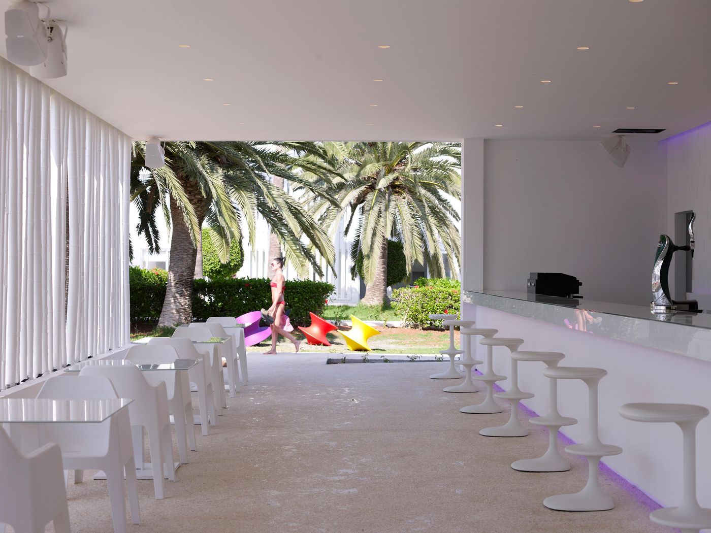 So-White-Club-Resort-Bar-14