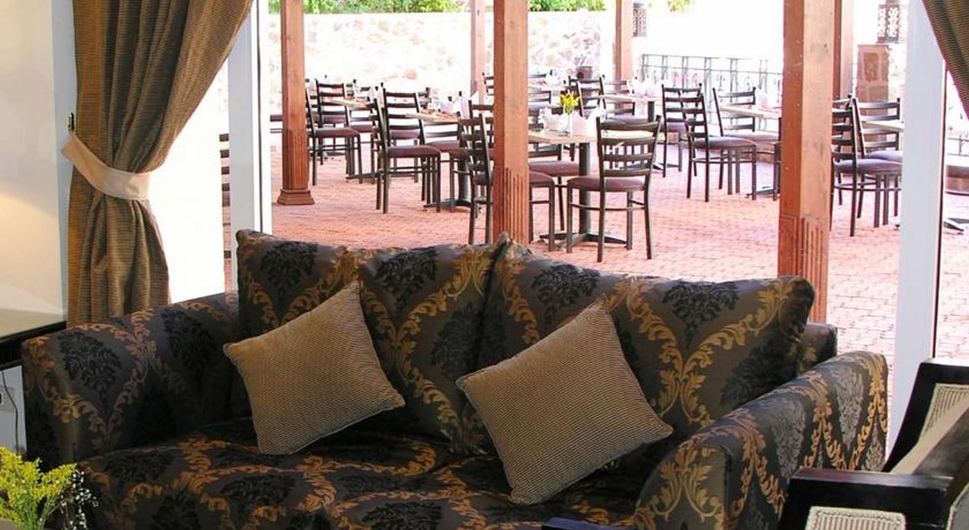 Pyramisa-Sunset-Pearl-Lobby-24