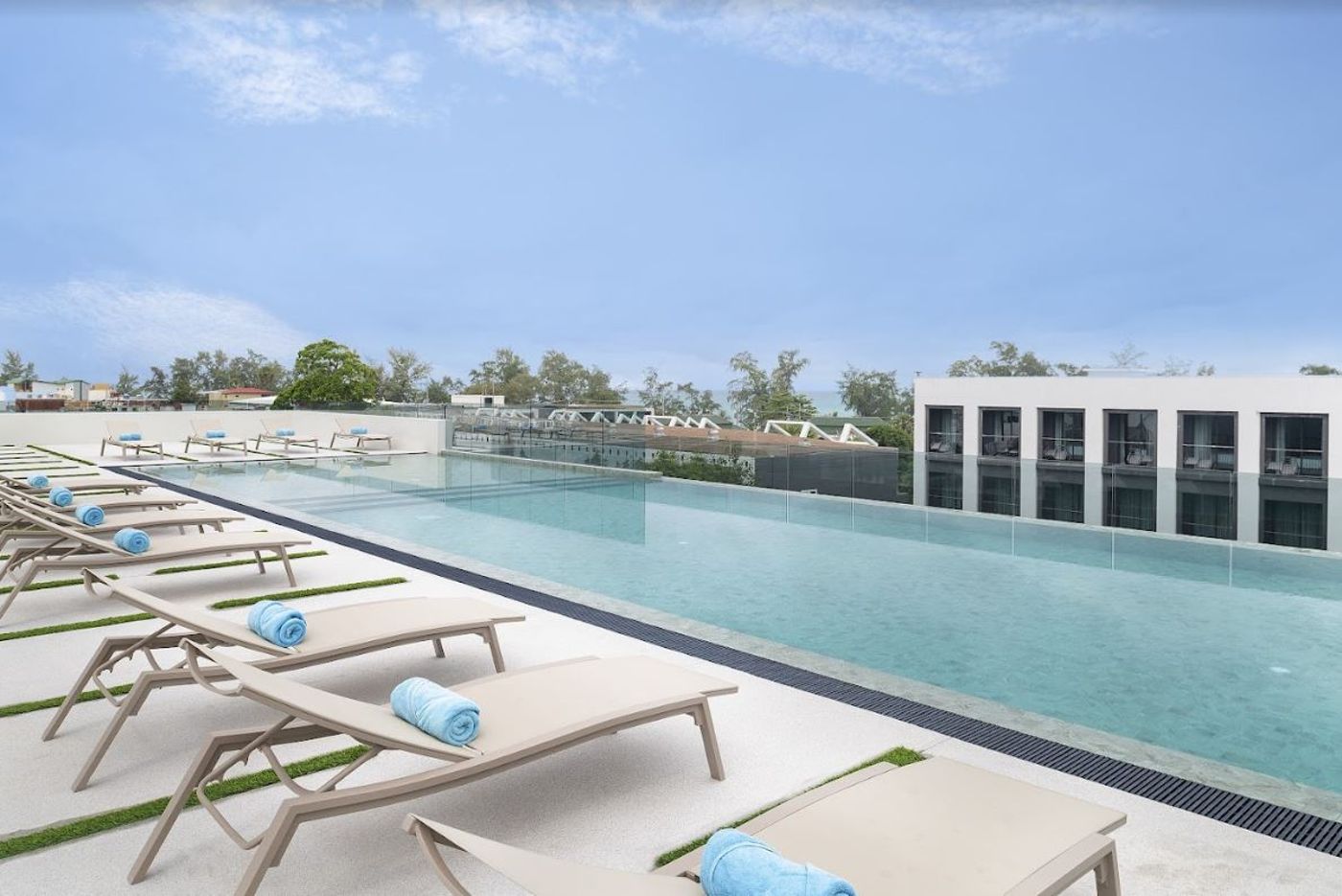 JonoX-Phuket-Karon-Pool-2