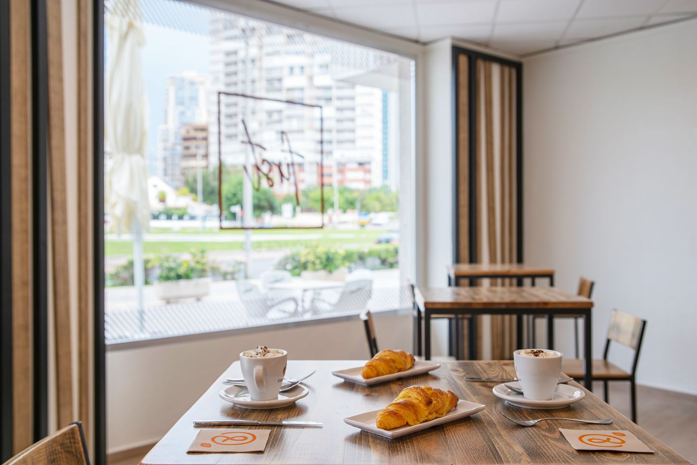 Pierre---Vacances-Benidorm-Levante-Adults-Recommended-16--Bar-20