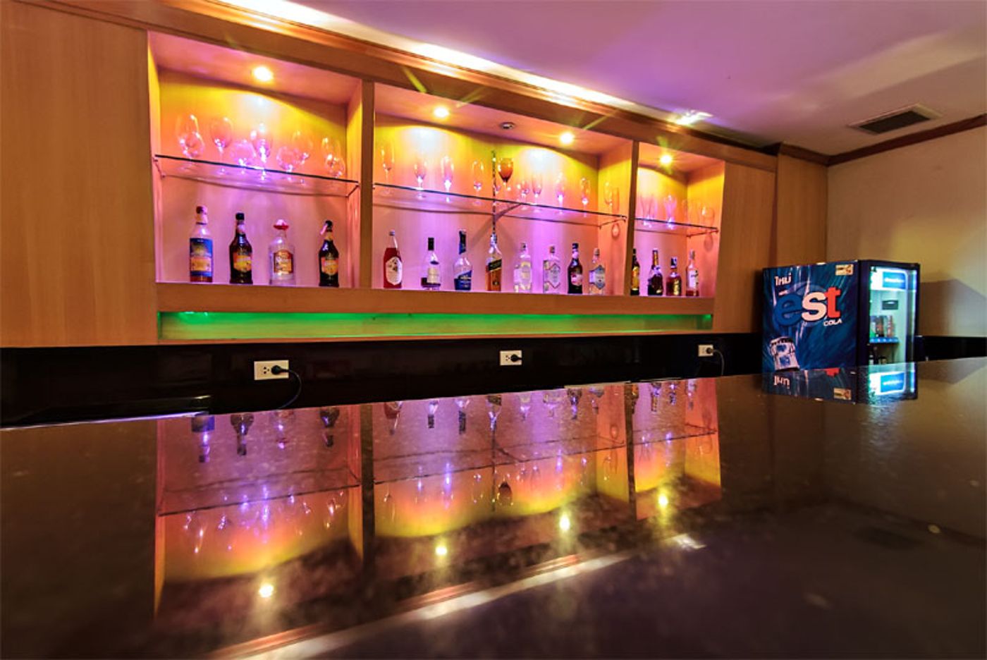 Bossotel-Inn-Bangkok-Bar-14