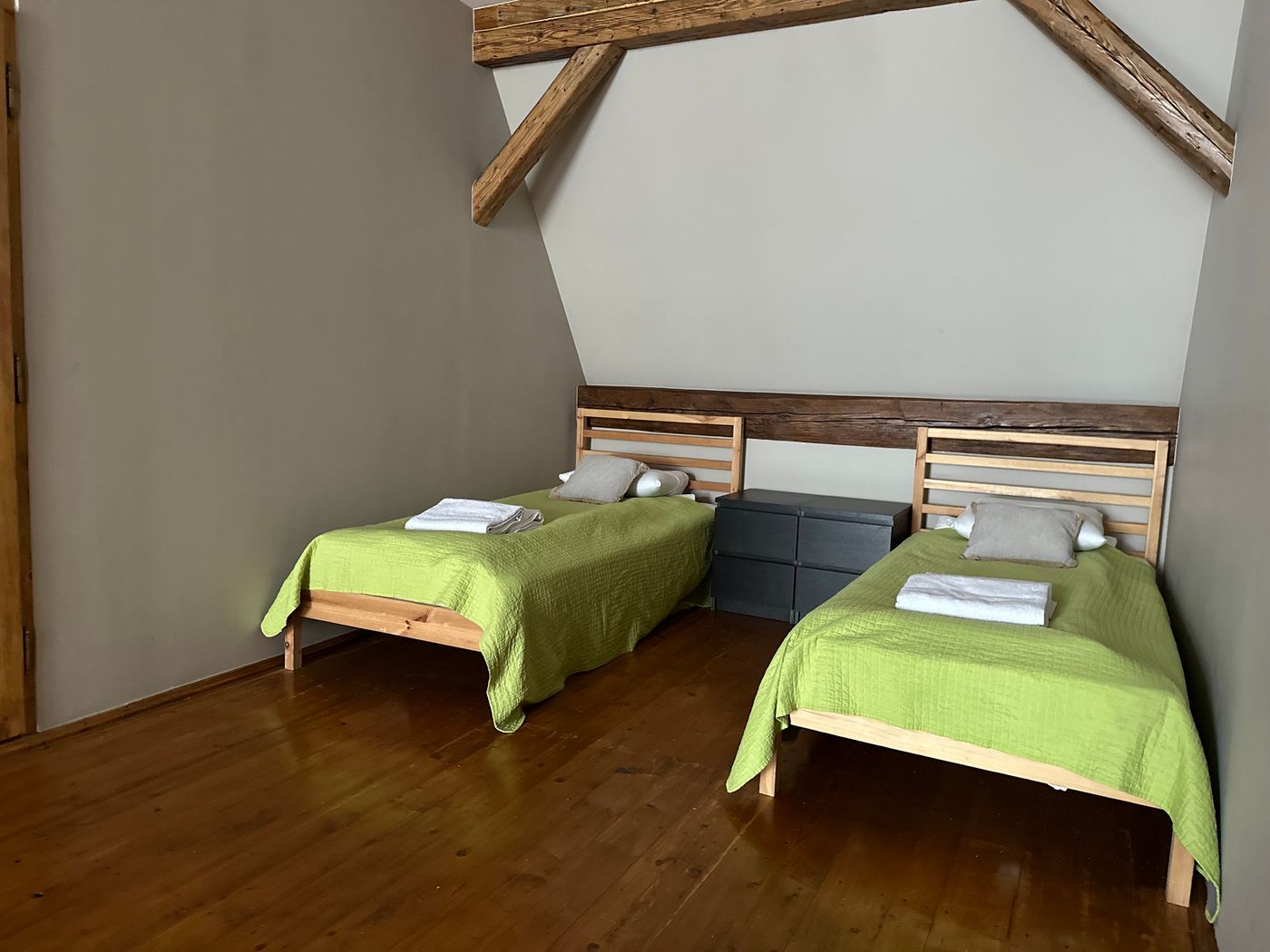 The-Spiski-Palace-Apartments-Room-46